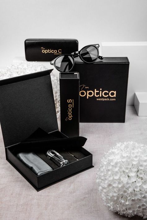 Eyewear Branding, Eyewear Packaging, Eyewear Store Design, Paper Carrier Bags, Sunglasses Packaging, Business Card Logo Design, Luxury Glasses, Glass Packaging, Glasses Logo