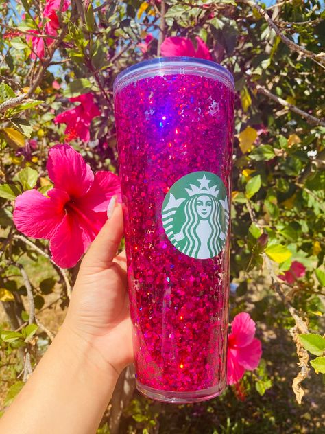 Starbucks snow globe hot pink glitter Tumbler before 💖 Hot Pink Glitter Tumbler, Cups Aesthetic, Cafe Starbucks, Fancy Cups, Starbucks Ideas, Pink Glitter Tumbler, Starbucks Cup Design, Starbucks Cup Art, Fancy Cup