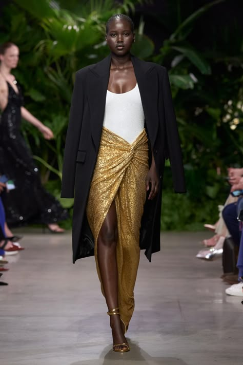 Michael Kors Collection Spring 2023 Ready-to-Wear Collection | Vogue Bouchra Jarrar, Gold Skirt, David Koma, Trends 2023, Michael Kors Collection, Spring Summer 2023, American Fashion, Fashion Runway, Spring 2023