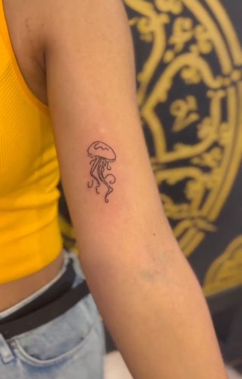 Tattoo Ideas Female Jellyfish, Mini Jellyfish Tattoo, Leg Tattoo Ideas Women, Tattoo Ideas Male Leg, Leg Tattoos Female, Tiny Jellyfish Tattoo, Leg Tattoo Drawings, Cute Jellyfish Tattoo, Women Leg Tattoo Ideas