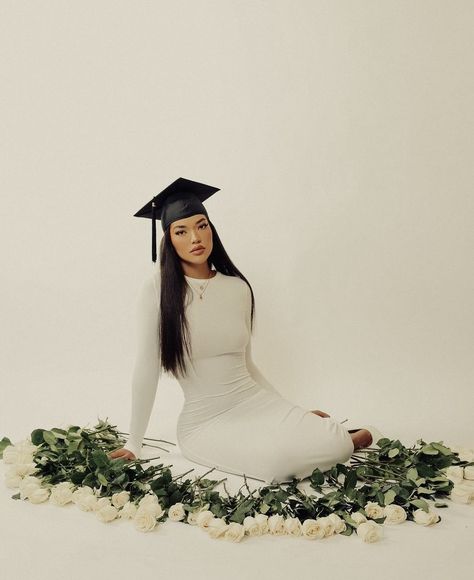 Graduation Pictures Outfits, College Grad Pictures, High School Graduation Pictures, Grad Picture Ideas, Graduation Pic Ideas, Nursing Graduation Pictures, Graduation Shoot, Most Beautiful Flower, College Graduation Pictures Poses