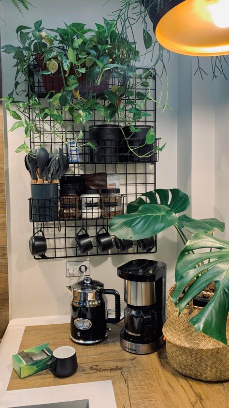 Coffee And Plants Aesthetic, Growing Wall, Herb Ideas, Lettuce Grow, Coffee Nook, Paint Inspiration, Viborg, Coffee Bar Home, Future Apartment Decor