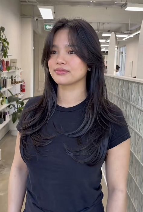 Hair Inspo For Square Face, Black Hair Round Face Haircuts, Square Face Korean Hairstyle, Sahar Dahi Haircut, Square Face Layered Haircut, Curtain Bangs Medium Hair Asian, Asian Layers, Square Face Hair, Haircuts For Round Faces Long Layered