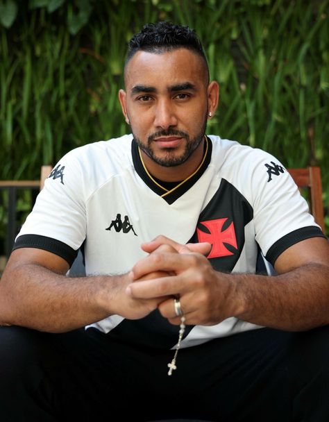 Dimitri Payet #10 no Vasco da Gama 📸 La Provence @laprovence Dimitri Payet, 100 Heads, Provence, Soccer, Football, Film, American Football