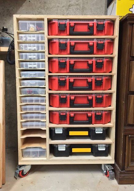 Arbejdsplads Garage, Garage Organization Systems, Garage Storage Solutions, Woodworking Tools Workshop, Diy Garage Storage, Workshop Organization, Garage Storage Organization, Shop Storage, Shop Organization