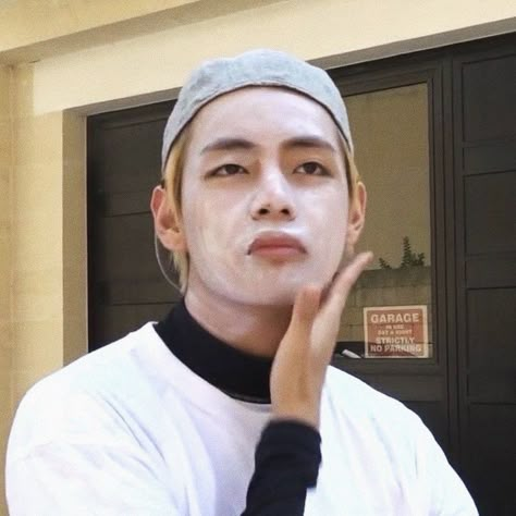 Funny V, Bts Meme Faces, Army Jokes, Bts Reactions, Bts Memes Hilarious, Best Sunscreens, Taehyung Funny, Meme Faces, Bts Face