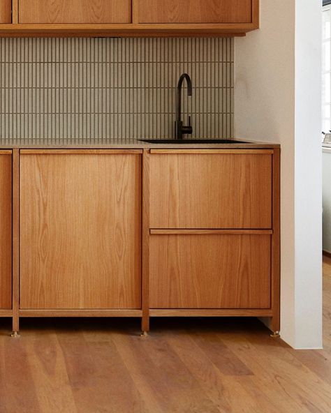 Vermland kitchen Vol I in oak and brass details. Beautiful interior design by @lumierebricoleur. photos @j.drejer . . . . #oakkitchen #newkitchen #scandinaviandesign #vermland #kitchendesign #oakdetails #stainlesssteel #solidoakkitchen #danishdesign #danishkitchen #kitcheninspiration #kitchenrenovation #modularkitchen #nordickitchen #woodkitchencabinets #woodkitchen #solidoakdrawers Plywood Cabinets Kitchen, Son House, Plywood Cabinets, High Quality Kitchen, Oak Kitchen, Beautiful Interior Design, Cabinets Kitchen, Furniture Inspiration, New Kitchen