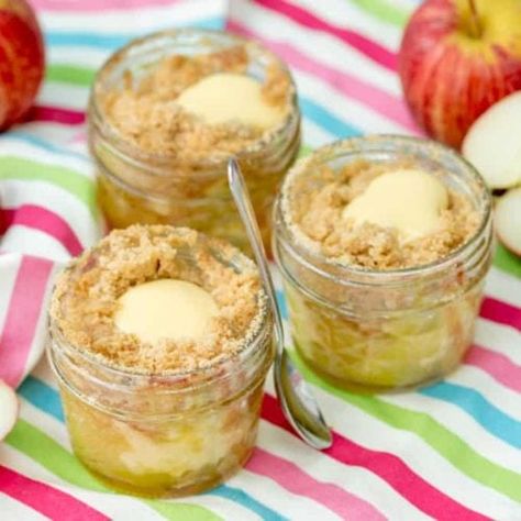 Portable Apple Crumble Jars Recipe With Coconut Flour, Fall Picnic Food, Mason Jar Cheesecake, Romantic Picnic Food, Scotch Eggs Recipe, Tomato Tart Recipe, Breakfast Picnic, Kitchen Sanctuary, Homemade Coleslaw