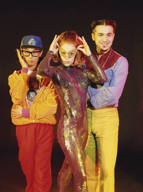 Deee-Lite "Groove Is In The Heart" Groove Is In The Heart, Madonna Vogue, Sister Sledge, Club Music, Rock N’roll, Club Kids, Daft Punk, New York Post, Music Fashion