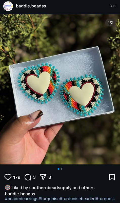 Native Beaded Cab Earrings, Native American Beadwork Patterns Earrings, Beaded Heart Earrings Native, Beaded Earring Ideas, Flat Stitch Beading, Beaded Earrings Native Beadwork, Summer Time Crafts, Round Beaded Earrings, Cab Earrings