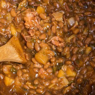 Apple Baked Beans On The Grill Apple Baked Beans, Apple Pie Baked Beans, Brown Sugar Baked Beans, Hunting Recipes, Gf Sides, Bake Beans, Cast Iron Skillet Recipes Dinner, Cowboy Baked Beans, Food Supermarket