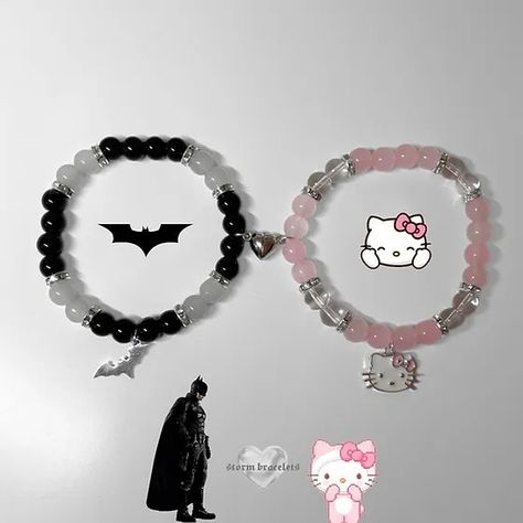 Batman And Hello Kitty Bracelets, Matching Bracelets For Couples Diy Beads, Bracelets To Make For Your Boyfriend, Bracelet Ideas For Couples, Couple Bracelet Ideas, Couples Bracelets Diy, Couple Matching Bracelets, Batman Bracelet, Pulseras Aesthetic