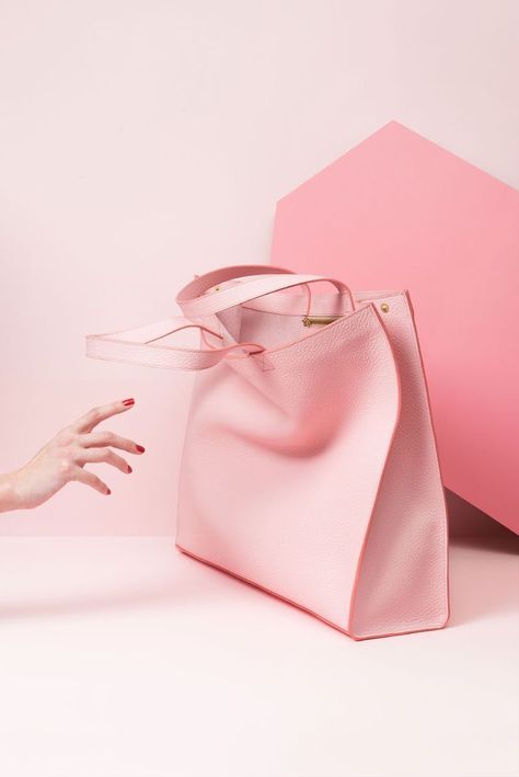 Totes Ideas, Photography Bags, Leather Bag Pattern, Pink Tote, Perfect Pink, Photo Styling, Beauty Bag, Pop Fashion, Set Design