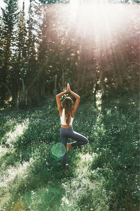 Yoga Foto's, Photo Yoga, Yoga Nature, Yoga Photoshoot, Yoga Inspo, Pilates Training, Sup Yoga, Yoga Photos, Hiking Pictures