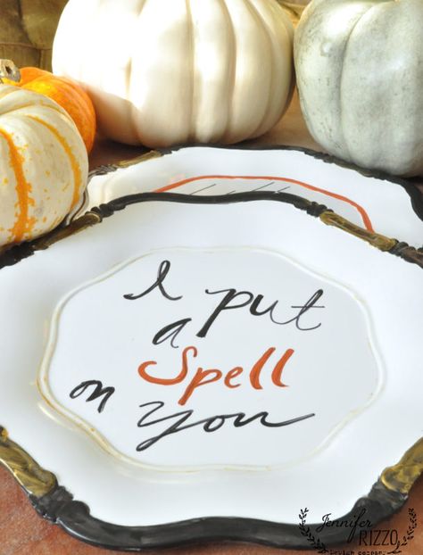 DIY Hand lettered Halloween plates | I put a spell on you Halloween Plates Diy, Halloween Plates, Halloween 2020, Halloween Party Decor, Fun Decor, Some Fun, Halloween Party, A Table, Hand Lettering