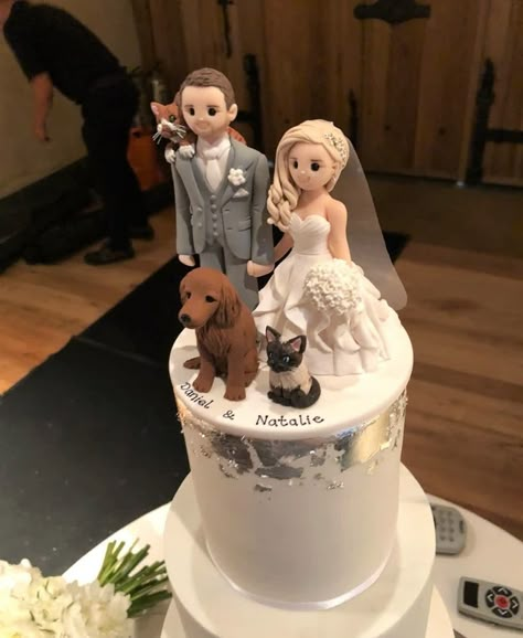 Dinosaur Wedding Cake, Simple Wedding Cake Toppers, Unique Wedding Cake Toppers, Wire Wedding Cake Topper, Bling Wedding Cakes, Wedding Cake With Initials, Unique Wedding Cake, Disney Wedding Cake, Wedding Cake Toppers Unique