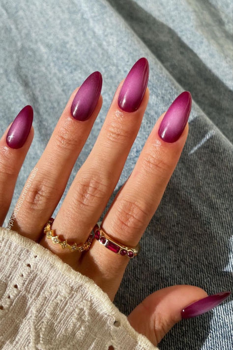 Aura nails are everywhere – here are our favourite ways to wear them 📷: IG/phoebesummernails Magenta Aura Nails, Purple Nails Aura, Aura Nails Summer 2024, Summer Aura Nails, Aura Nails Purple, Cool Girl Nails, Short Pink Nails, Beachy Nails, Aura Nails