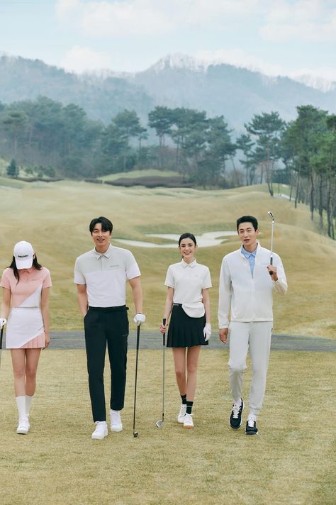 Golf Club Photoshoot, Korean Active Wear, Old Money Golf Outfit Men, Korean Golf Fashion, Old Money Golf Outfit, Golf Aesthetic Outfit, Old Money Sport Outfit, Golf Poses, Golf Couple