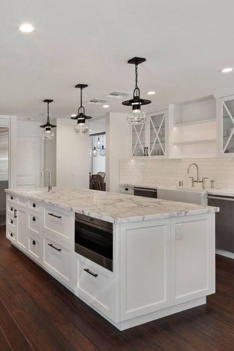 Great And White Kitchen, White Counters Kitchen, Countertops With White Kitchen Cabinets, Kitchen Cabinets Design Ideas Shaker, White Kitchen Cabinets With Quartz And Black Hardware, White Cabinets Floor Ideas, Kitchen Renovation White Cabinets, White Kitchen Cabinet Ideas Inspiration, White Kitchen Cabinets Subway Tile