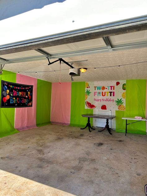 Birthday Party In Garage, Garage Birthday Party Decorations, How To Cover Garage Walls For A Party, Garage Birthday Party Ideas, Garage Graduation Party Ideas, Garage Birthday Party, Garage Party Set Up Ideas, Decorated Garage, Garage Party Decorations