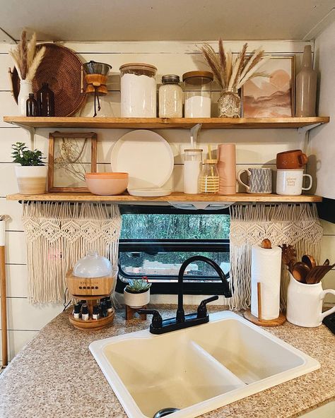 Boho Camper Ideas, Boho Mobile Home Remodel, Boho Camper Interior Bohemian Style, Boho Travel Trailer Decor, Boho Trailer Interior, Boho Camper Remodel, Boho Rv Decor, Boho Travel Trailer, Boho Rv Interior