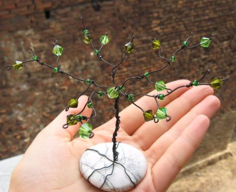 Pebble and Stone Crafts - Stone Gem Tree - DIY Ideas Using Rocks, Stones and Pebble Art - Mosaics, Craft Projects, Home Decor, Furniture and DIY Gifts You Can Make On A Budget #crafts Gem Tree, Fairy Furniture, Faeries Gardens, Fairy Crafts, Wire Tree, Diy Fairy, Fairy Garden Diy, Stone Crafts, Miniature Fairy