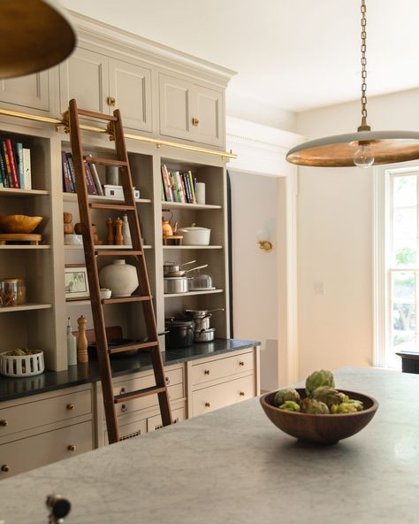 How to Style a Kitchen for Everyday Enjoyment - Chris Loves Julia Modern Colonial Kitchen, Colonial Kitchen, Hallway Inspiration, Kitchen Candles, Chris Loves Julia, Brass Cabinet Knob, Lighting Plan, All White Kitchen, Wood Pedestal