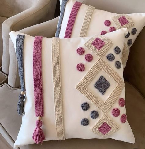 Punch Needle Home Decor, Punchneedle Patterns Free, Punch Pano, فن النسيج, Punch Needle Pillow, Crochet Placemat Patterns, Pillow Cases Diy, Cushion Embroidery, Simple Hand Embroidery Patterns