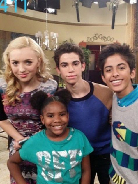 Cameron boyce Jessie Cast, Jessie Movie, Hey Jessie, 2000s Tv Shows, Karan Brar, Disney Jessie, Old Disney Channel, Disney Netflix, 2010s Nostalgia