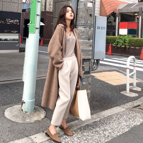 Beige Cardigan Outfit, Outfit With Long Cardigan, Winter Cardigan Outfit, Knit Cardigan Outfit, Long Cardigan Outfit, Cardigan Fall Outfit, Japan Outfits, Winter Wardrobe Essentials, Drop Shoulder Cardigan