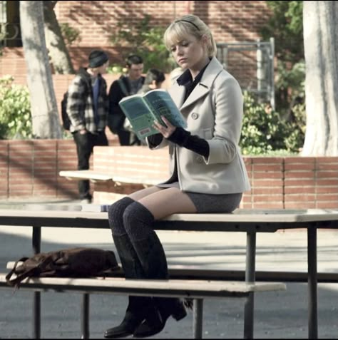 Marvel Gwen Stacy, Gwen Stacy Aesthetic, Stacy Aesthetic, Emma Stone Outfit, Spiderman Gwen Stacy, Emma Stone Gwen Stacy, Spiderman Outfit, Beauty And Brains, Romanticizing School