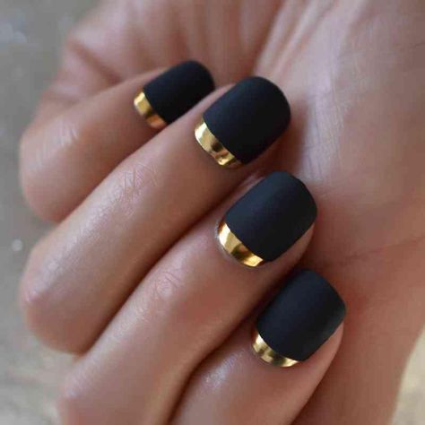 Really good false nails matte black full cover short round press on nails gold metallic line designed plastic frosted cute fake false set 24pcs 220225 on DHgate.com is recommended by dildovibrator. DHgate.com will provide you multiple choices, including green fake nails, pre glued fake nails and nude acrylic nails. Chrome Rims, Chrome Nails Designs, Matte Black Nails, Nails Gold, Nice Nails, Nails Set, Ballerina Nails, Gold Chrome, Pedicure Nail Art