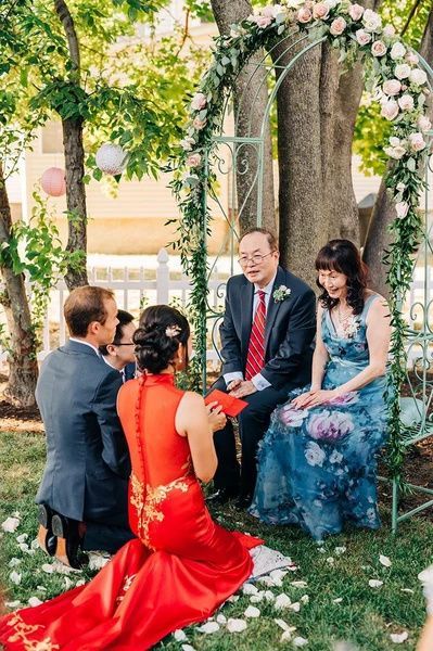 When to Have Your Chinese Wedding Tea Ceremony, During Your Ceremony Chinese Formal Dress, Chinese Bridal Dress, Modern Chinese Wedding Dress, Wedding Tea Ceremony, Chinese Wedding Tea Ceremony, Tea Ceremony Wedding, Modern Chinese Wedding, Tea Ceremony Dress, Wedding Qipao