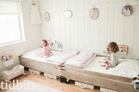 Small Kids Bedroom, Mommo Design, Kids Rooms Shared, Shared Girls Room, Girls Bedroom Makeover, Shared Girls Bedroom, Shared Kids Room, Blogger Home, Scandinavian Bedroom