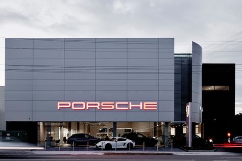 Techne_PorscheDoncaster_0120_Full Car Dealership Design, Car Showroom Architecture, Porsche Showroom, Porsche Dealership, Car Showroom Design, Retail Office, Retail Facade, Commercial Design Exterior, Factory Architecture