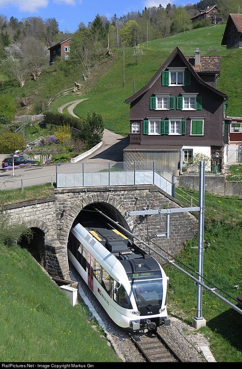 Localtrain line S 8 from Schaffhausen to Nesslau leaves the Wasserfluhtunnel (3556 meters) between Brunnadern and Lichtensteig in the afternoon sun. Switzerland Train Travel, Train Switzerland, Luxury Train Switzerland, Switzerland Train View, Trift Bridge Switzerland, High Speed Rail, Commuter Train, Old Steam Train, Old Train Station