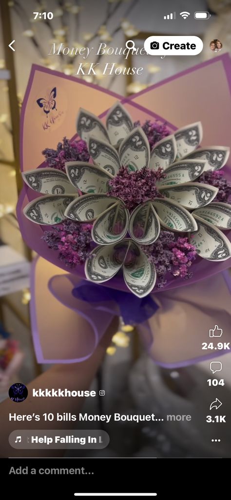 Money And Gift Card Bouquet, Money Gifts For Boys, Money Gift Ideas With Flowers, Flower Arrangements With Money, Flowers With Money Wrapped Around, Money Bucket Flower, High School Graduation Gift Basket, Money Flower Bouquet Purple, Graduation Flowers Bouquet