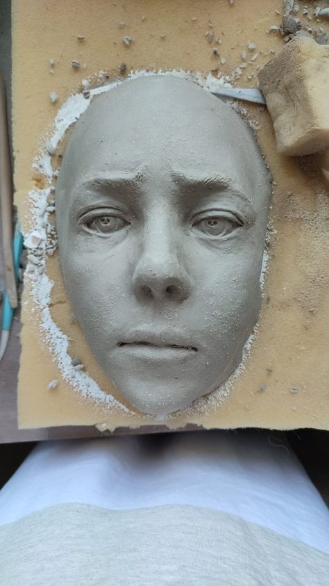 Clay Face On Canvas, Ceramic Masks Ideas Faces, Clay Face Sculpture, Clay Mask Art, Ap Ceramics, Ceramic Faces, Sculpture Portrait, Art Competition Ideas, Complex Art