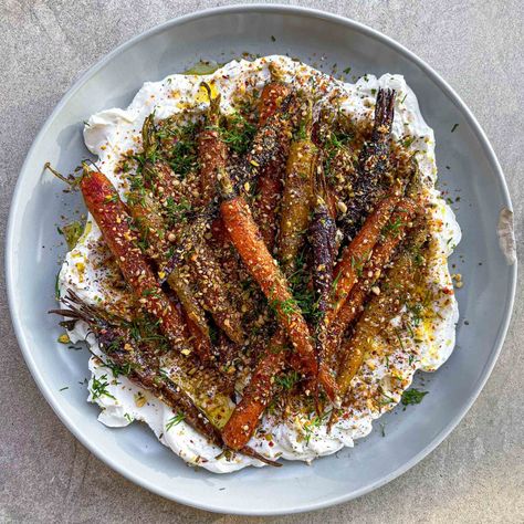 Sticky Za’atar Carrots with Spicy Dukkah & Labneh - Zena's Kitchen Zatar Roasted Carrots, Zaatar Carrots, Miso Carrots, Christmas Healthy Recipes, Hot Honey Carrots, Carrot Butter, Zatar Recipes, Maple Roasted Carrots, Roasted Carrots And Parsnips