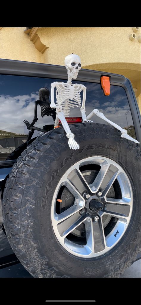 decorated jeep wrangler for halloween time Halloween Decorated Jeep Wrangler, Halloween Jeep Tire Decorations, Jeep Tire Halloween Decorations, Halloween Jeep Decor, Jeep Halloween Decor, Fall Jeep Decorations, Jeeps Decorated For Halloween, Halloween Jeep Ideas, Jeep Wrangler Decor