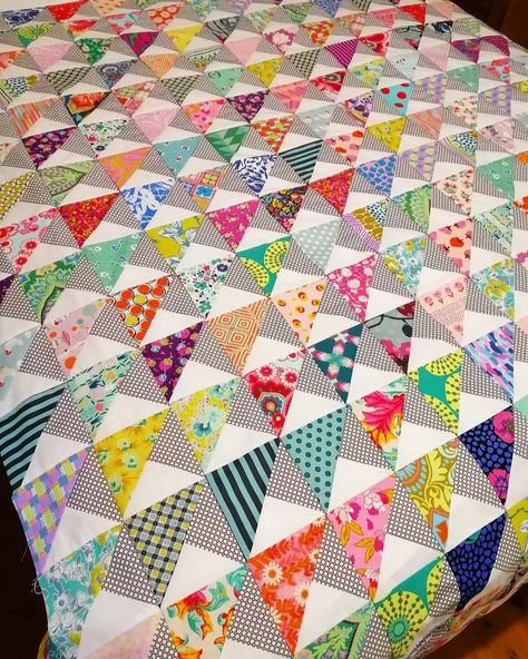 Clippings Quilt Triangle Strip Quilt Pattern, Scrappy Triangle Quilt Pattern, Zipper Quilt Pattern, Quilt Block Borders, Free Scrap Quilt Patterns, Square Quilt Block Patterns, Scrap Quilts Ideas Free Pattern, Triangle Quilts Ideas, One Block Quilts