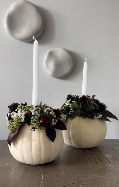 These DIY Pumpkin Candle Holders Are the Perfect Centerpiece to Any Fall Table - NewsBreak Pumpkin Centerpieces Diy, Diy Pumpkin Candle, Pumpkin Table Centerpiece, Fall Candles Diy, Pumpkin Candle Holder, Pumpkin Candle, Creative Candles, Diy Candle Holders, Diy Fall Wreath