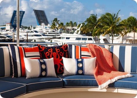 Boat Decorating Ideas Interiors, Outdoor Hangout Area, Hangout Area, Outdoor Hangout, Vintage Yacht, Interior Design Lounge, Nautical Interior, Sailboat Interior, Yacht Interior Design