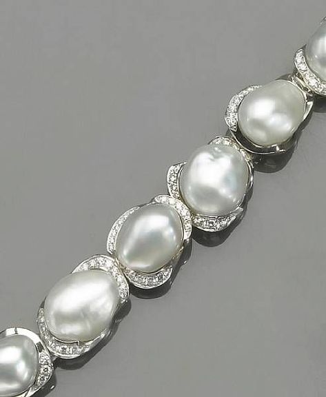 Keshi Pearl and diamond bracelet The Bling Ring, Pearl Jewels, Jewelry Appraisal, Bracelets Gold Diamond, Keshi Pearls, Fabulous Jewelry, Gems Jewelry, Diamond Bracelets, Tahiti