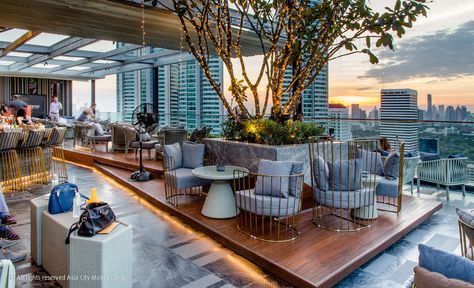 A Sukhumvit rooftop bar with chill garden vibes. Rooftop Bar Design, Terrace Decoration, Rooftop Restaurant Design, Rooftop Patio Design, Terrace Restaurant, Rooftop Terrace Design, Rooftop Design, Decoration Restaurant, Best Rooftop Bars