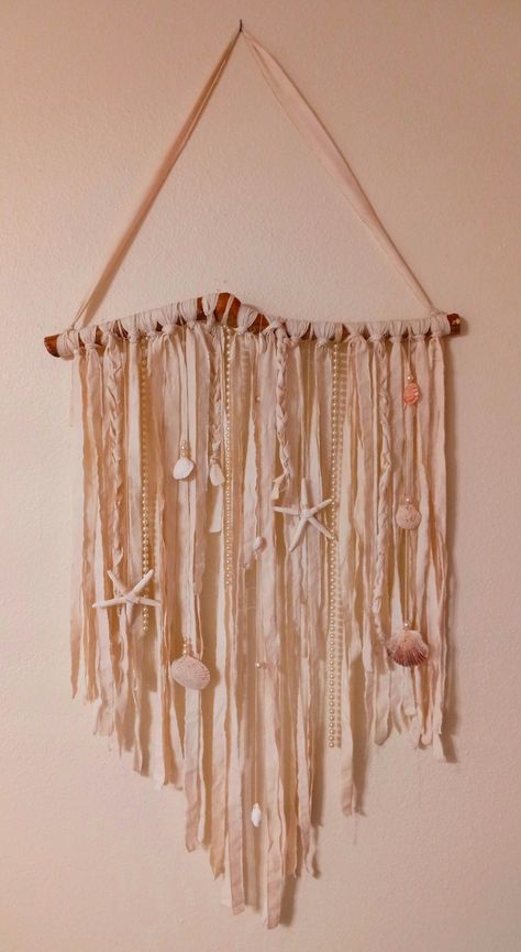 Macrame With Shells, Macrame Shell, Seashell Macrame, Macrame With Shells Wall Hanging, Circular Macrame Wind Chime Seashell, Macrame Wall Hanging Beach, Textile Crafts, Macrame Patterns Tutorials, Seashell Crafts