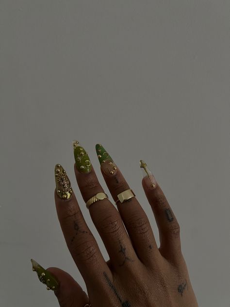 Earthy Nails Aesthetic, Earth Sign Nails, Sade Nails Aesthetic, Green And Golden Nails, Earthy Nails Designs Almond, Earthy Almond Nails, Brown Pearl Nails, Earth Nails Designs, Sade Nails