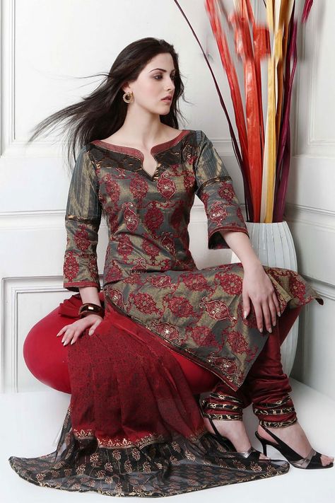 Winter Suit Designs Indian Style Neck, Suit Neck Designs Indian Style Latest, Suit Neck Designs Indian Style, Suit Designs Indian Style Neck, Suit Neck Designs Indian, Front Neck Designs, Suit Designs Indian Style, Salwar Kameez Neck Designs, Salwar Suit Neck Designs