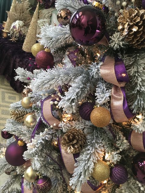 Purple, rose gold, pink, white Christmas tree. Christmas Tree Purple, Pink White Christmas, Purple Christmas Tree Decorations, Purple Christmas Decorations, Rose Gold Christmas Decorations, Purple Christmas Tree, Christmas Tree Decorating Themes, Rose Gold Christmas, Gold Christmas Decorations