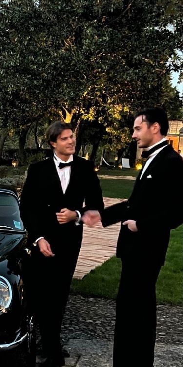 Wedding Suit Aesthetic Mens, Wedding Groom Suit Aesthetic, Gatsby Groom Suit, Tuxedo Old Money, Old Hollywood Groom Suit, Black Tie Old Money Wedding, Groom Aesthetic Wedding, Wedding Tux For Groom, Old Hollywood Aesthetic Men